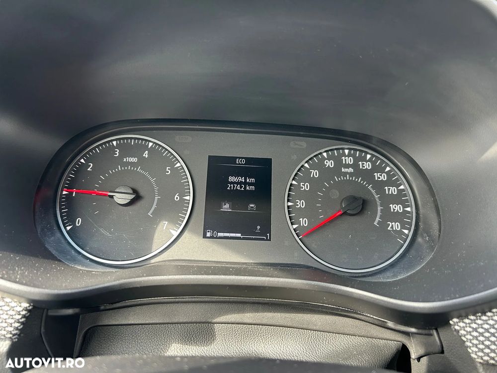Dacia Sandero TCe 90 MT5 Expression - 13