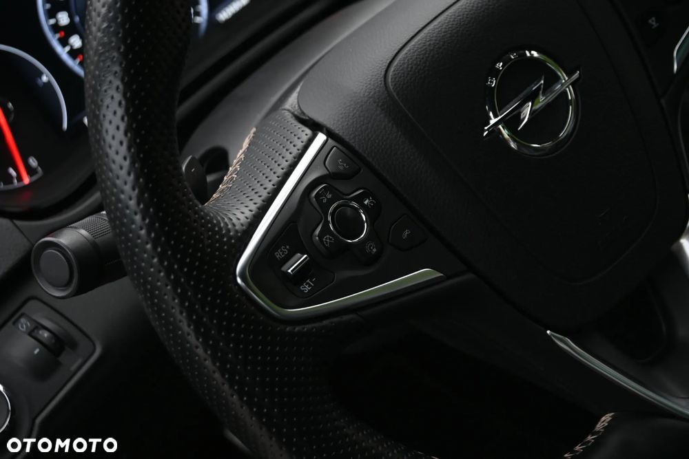 Opel Insignia 2.0 ECOTEC DI Turbo 4x4 Innovation - 33