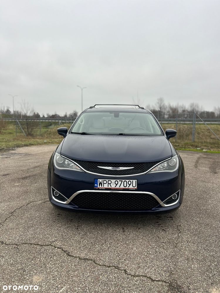 Chrysler Pacifica - 2