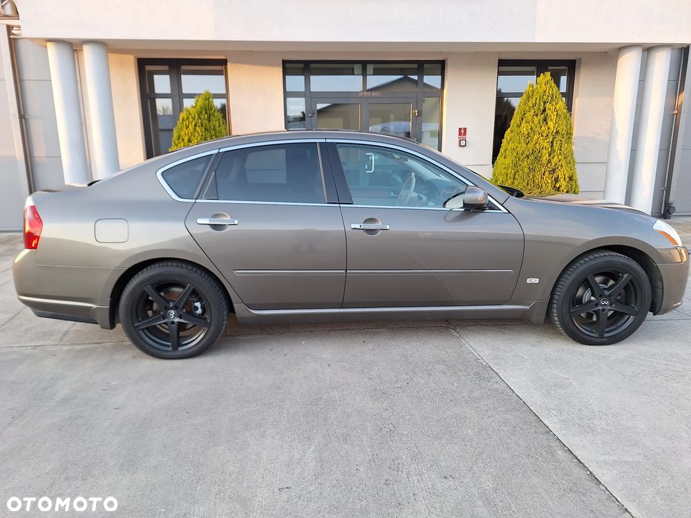 Infiniti M - 7
