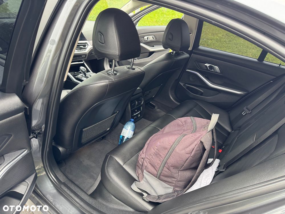 BMW Seria 3 320d Sport Line - 18