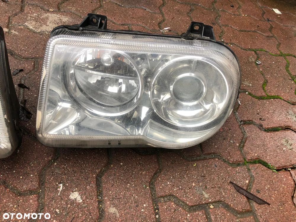 CHRYSLER 300 C 300C 04-10 LAMPA LAMPY XENON KSENON L+R KPL    CENA ZA 2 SZTUKI - 3