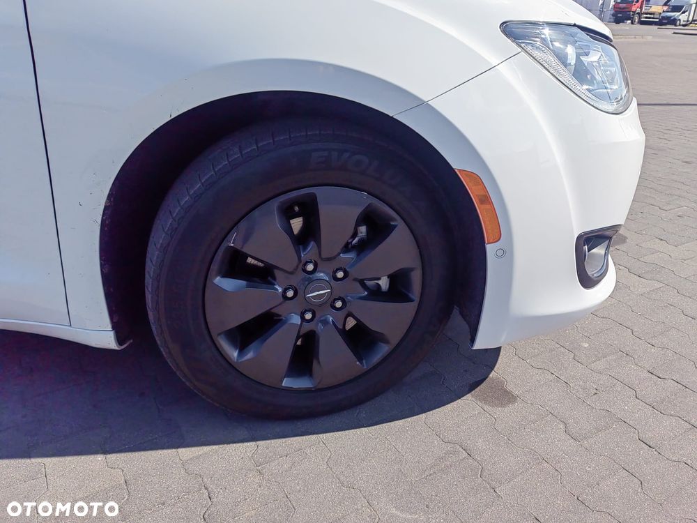 Chrysler Pacifica - 13