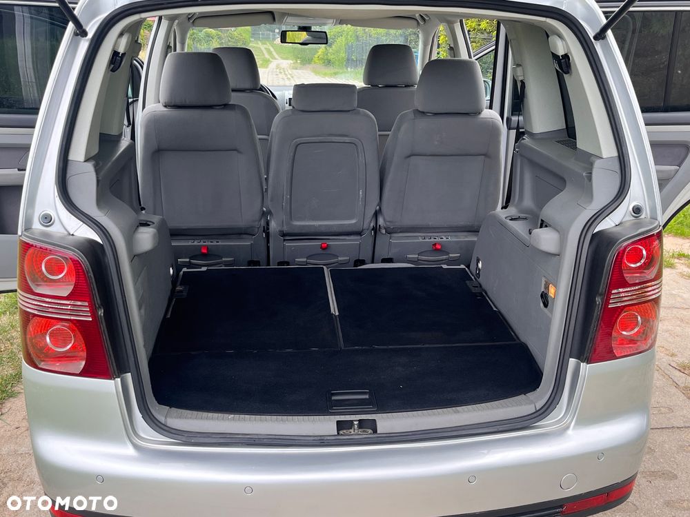 Volkswagen Touran 1.9 TDI DSG Trendline - 23