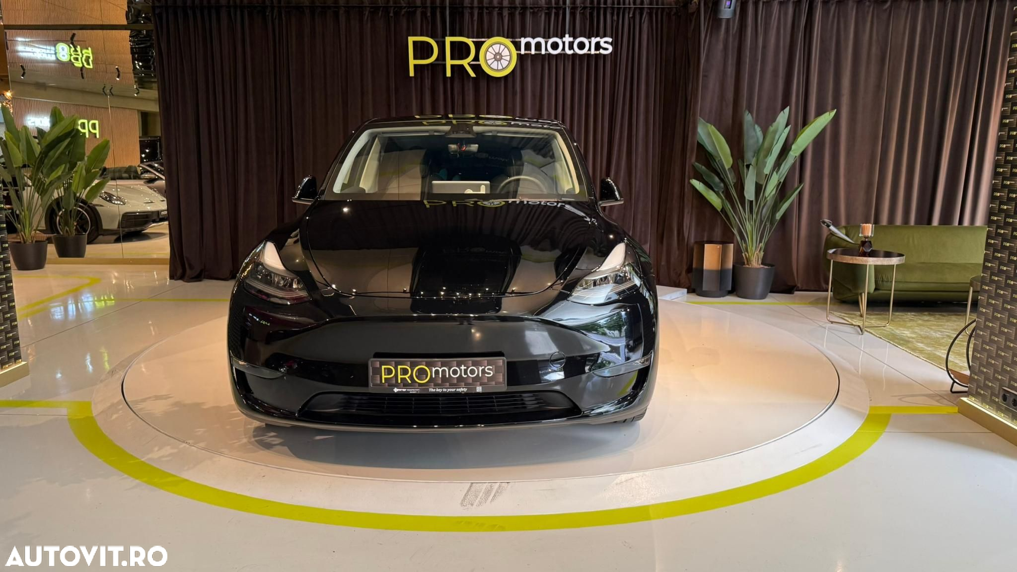 Tesla Model Y Long Range Dual Motor AWD - 8