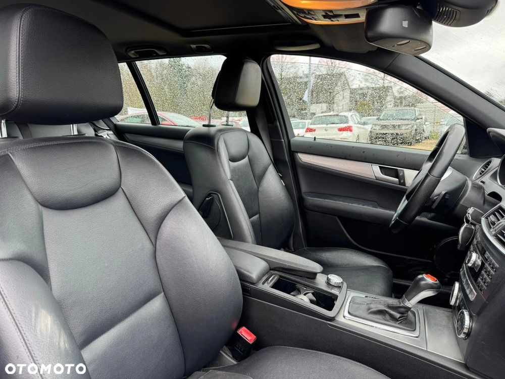 Mercedes-Benz Klasa C 300 CDI DPF 4Matic (BlueEFFICIENCY) 7G-TRONIC Avantgarde - 11