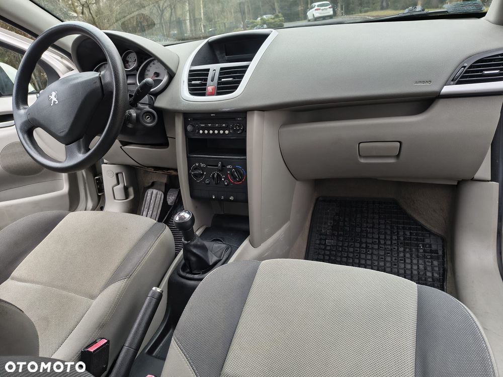 Peugeot 207 1.4 - 14