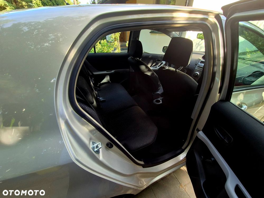 Toyota Yaris 1.33 Premium - 9