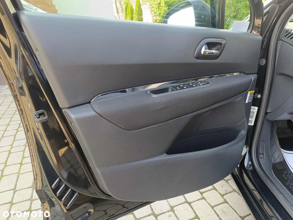 Peugeot 5008 1.6 THP Family 7os - 19