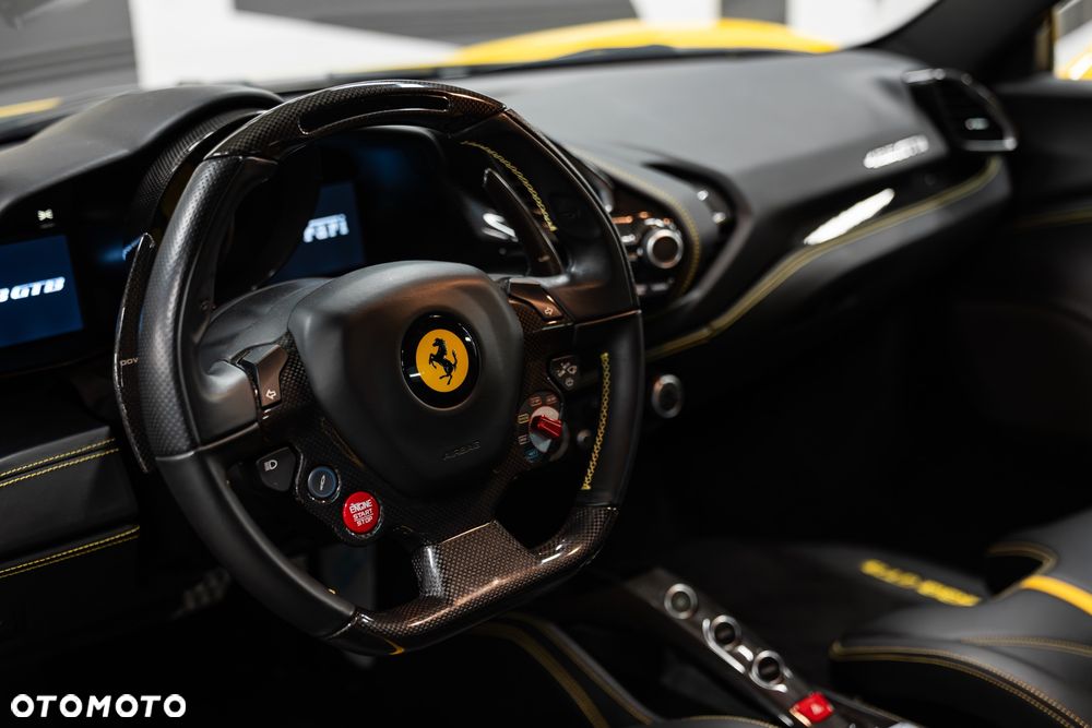 Ferrari 488 - 26