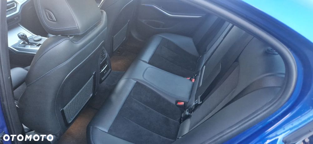 BMW Seria 3 318i M Sport - 9