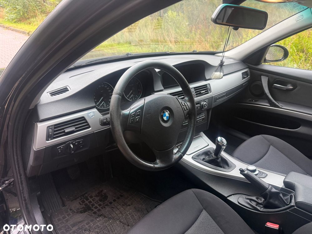 BMW Seria 3 318d - 14