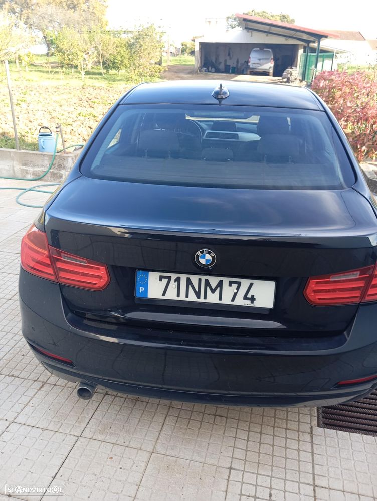 BMW 318 d Navigation Sport Auto - 4