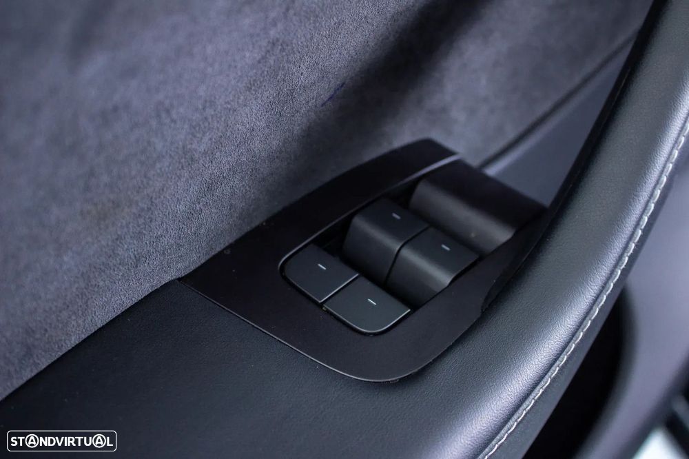 Tesla Model Y Performance Dual Motor AWD - 12
