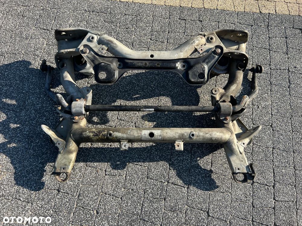 SANKI WÓZEK KOŁYSKA MERCEDES W212 5.5 V8 - 4