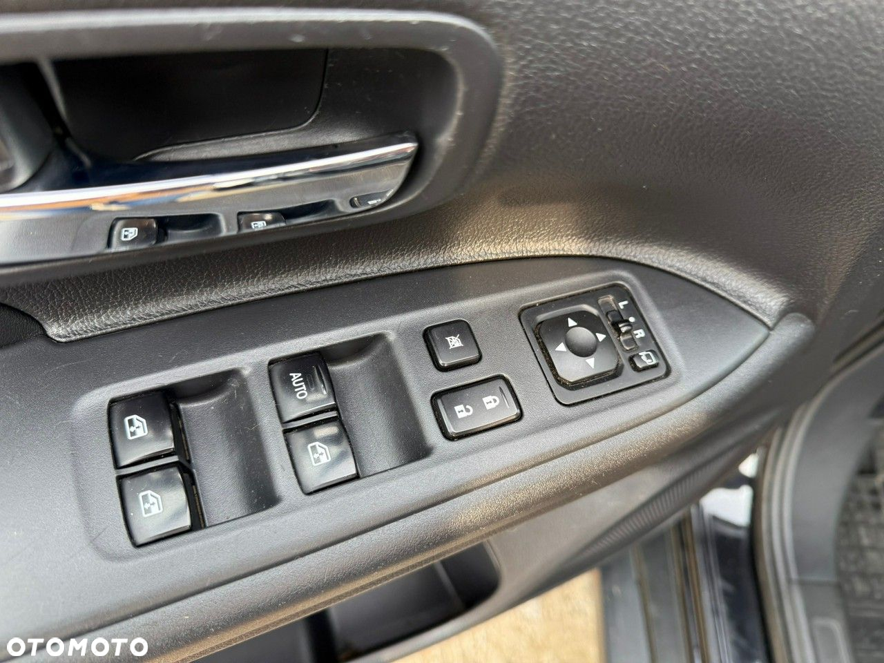 Mitsubishi Outlander - 14