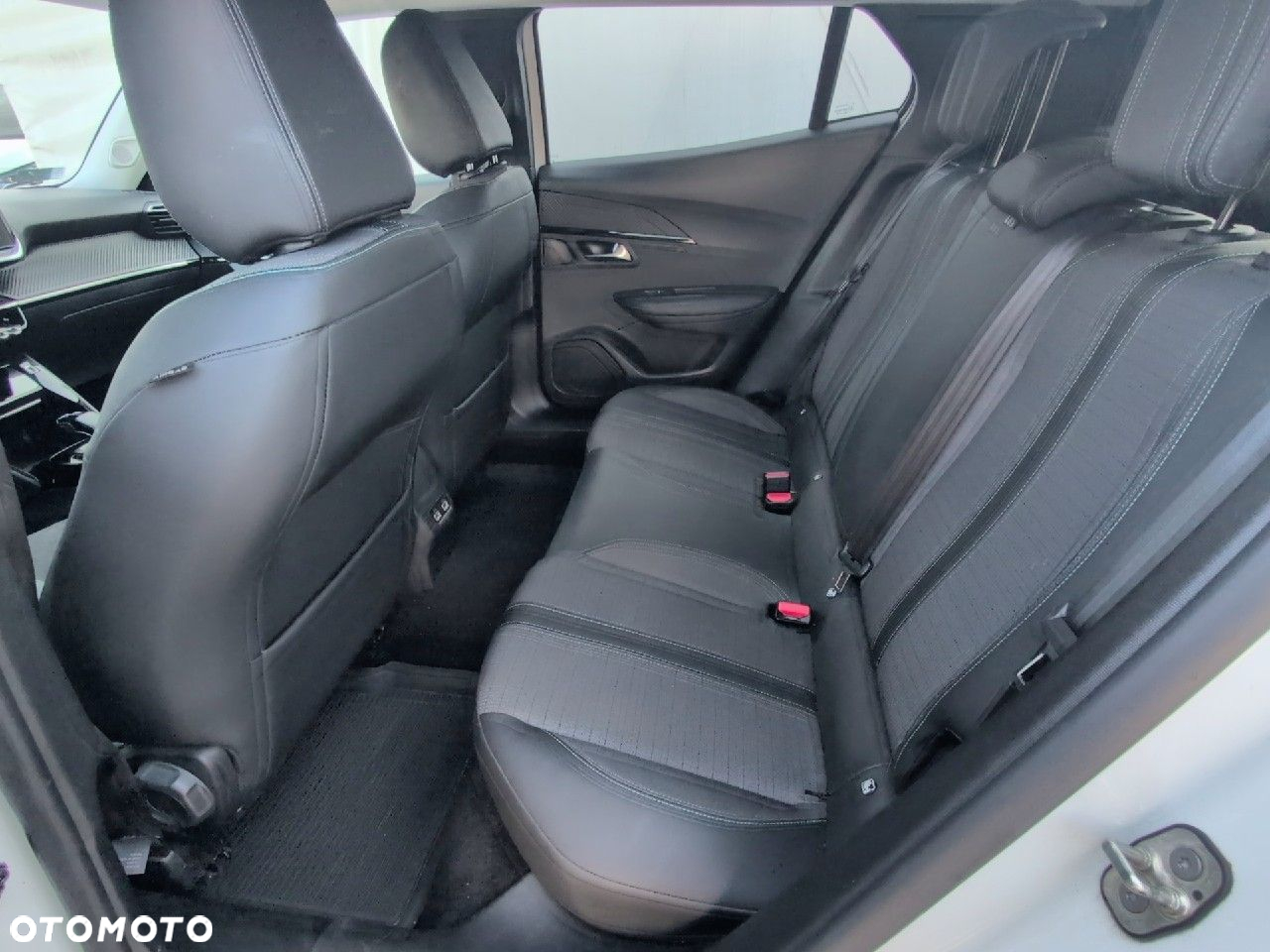 Peugeot 2008 1.2 PureTech Allure Pack S&S EAT8 - 10