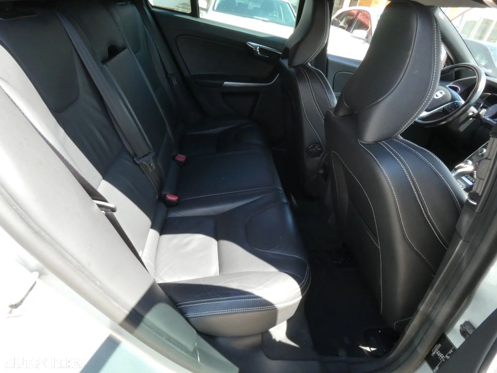 Volvo V60 D6 Plug-In-Hybrid AWD Geartronic Momentum - 15