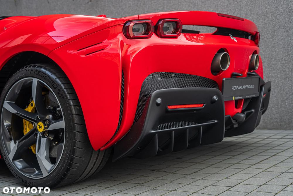 Ferrari SF90 Spider - 12