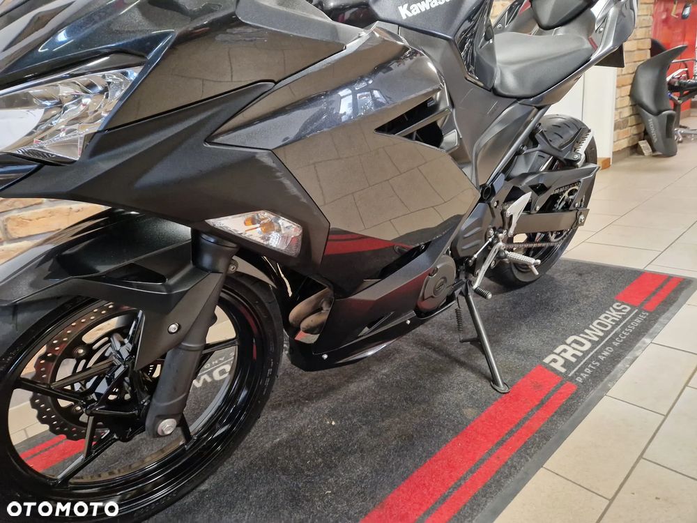 Kawasaki Ninja 400 - 32