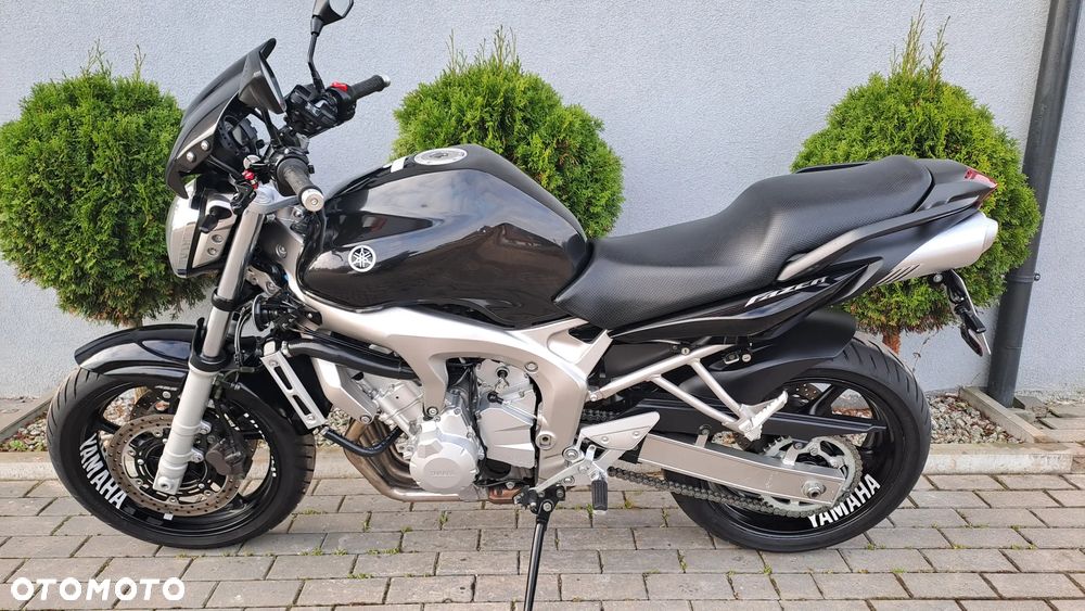 Yamaha FZ - 4