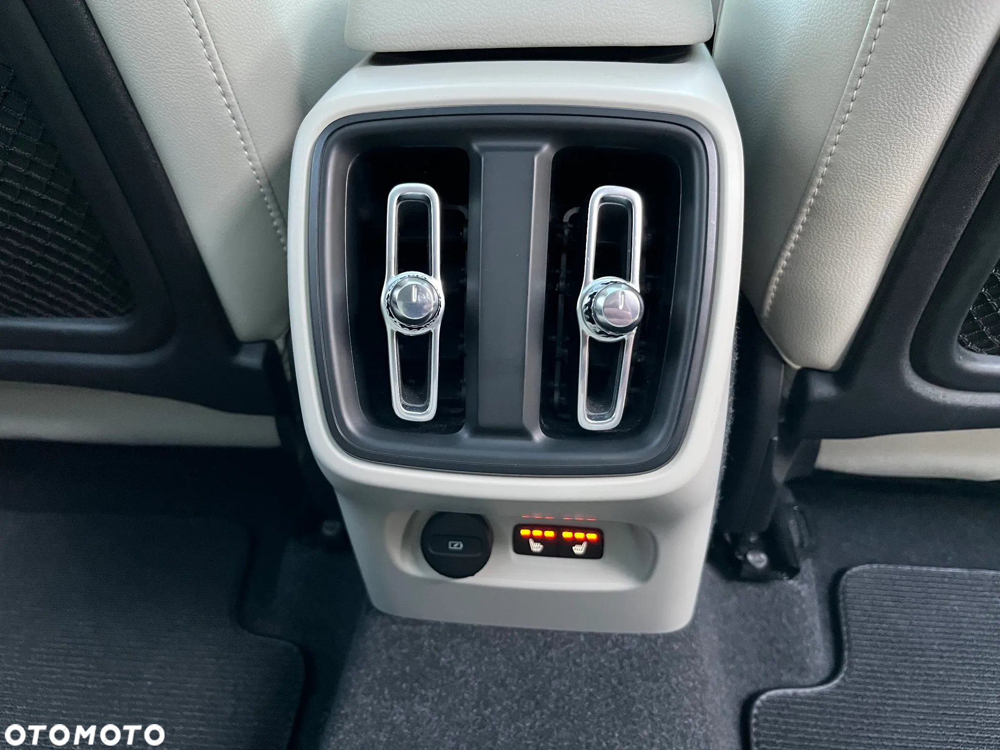 Volvo XC 40 - 31