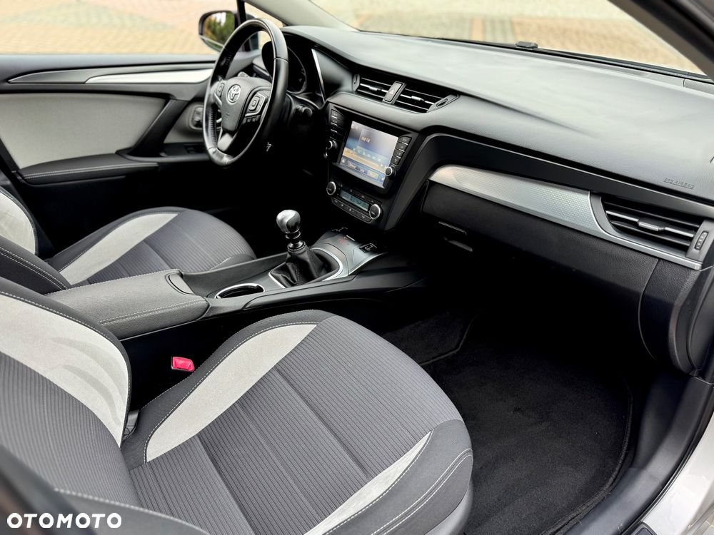 Toyota Avensis - 12