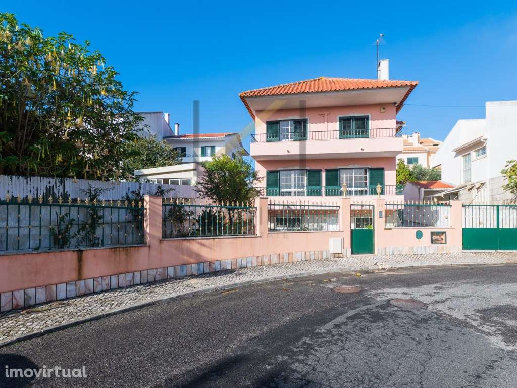 Moradia T4 + 1 com excelente localização e grande potencial - Grande imagem: 3/60