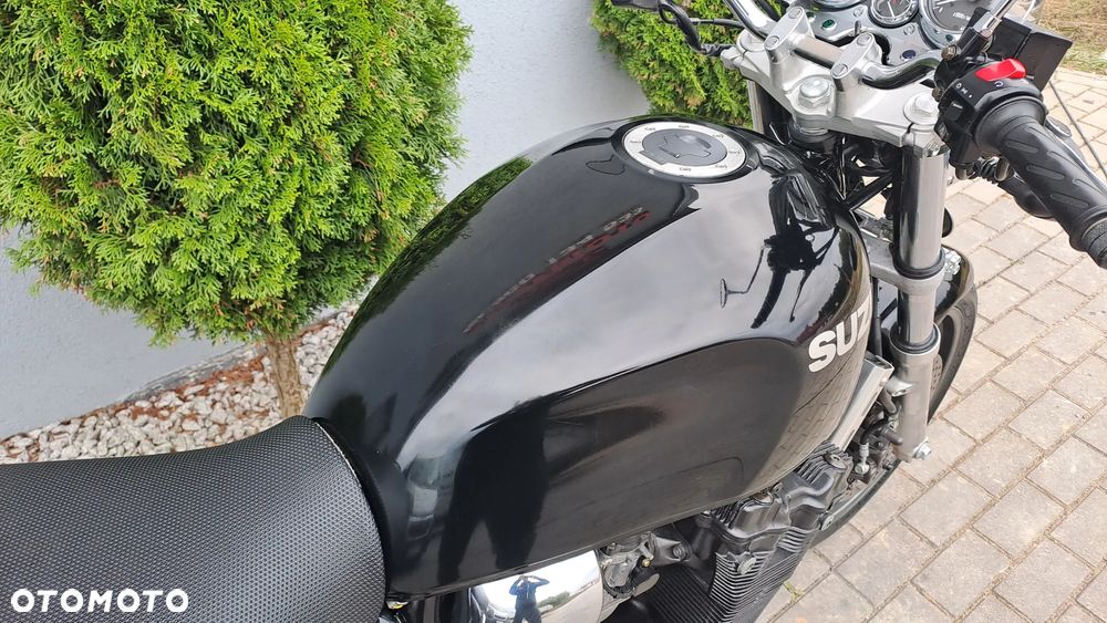 Suzuki GSX - 21