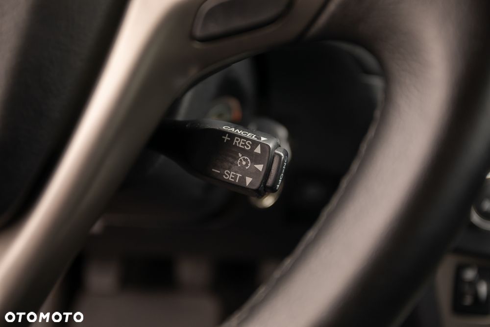 Toyota Avensis 1.8 Comfort - 25