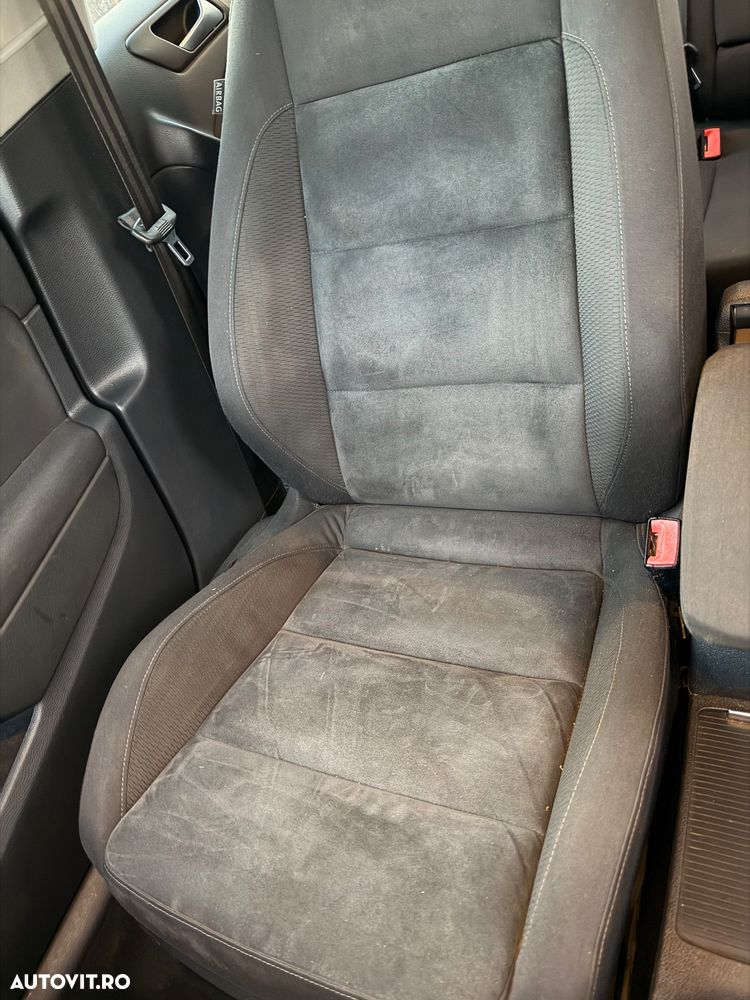 Volkswagen Golf 1.6 TDI DPF Highline - 12