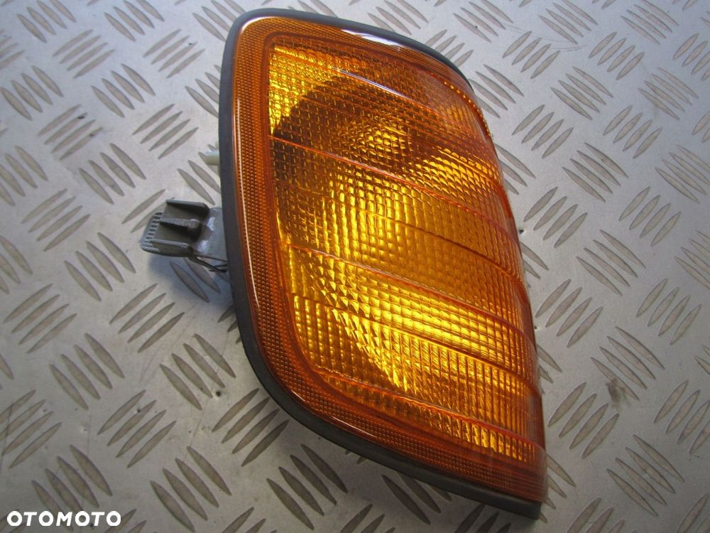 KIERUNKOWSKAZ DO MERCEDESA 1248200543 - 1