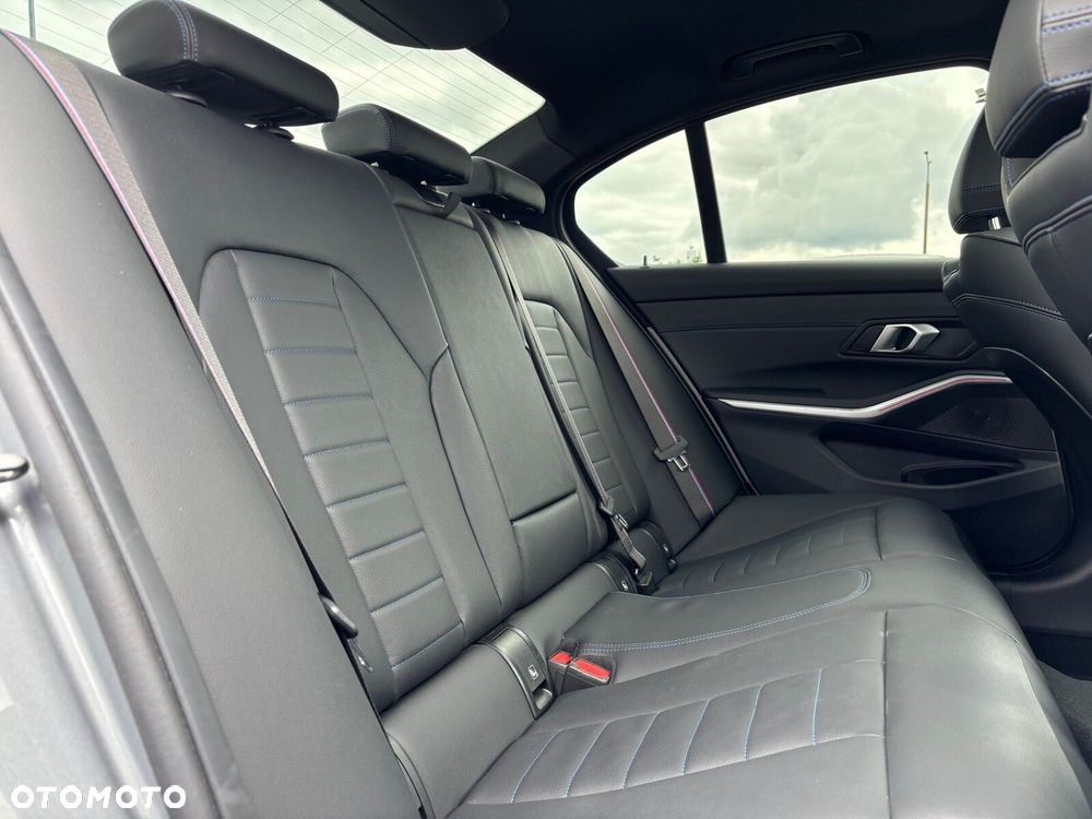 BMW Seria 3 330i xDrive M Sport sport - 16