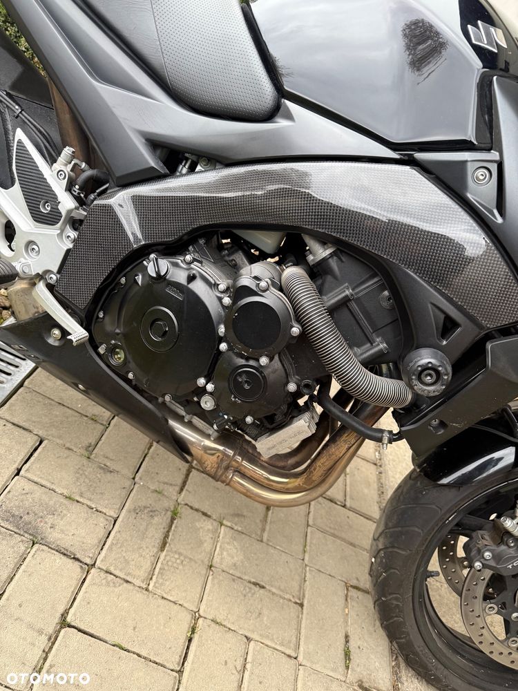 Suzuki GSR - 3