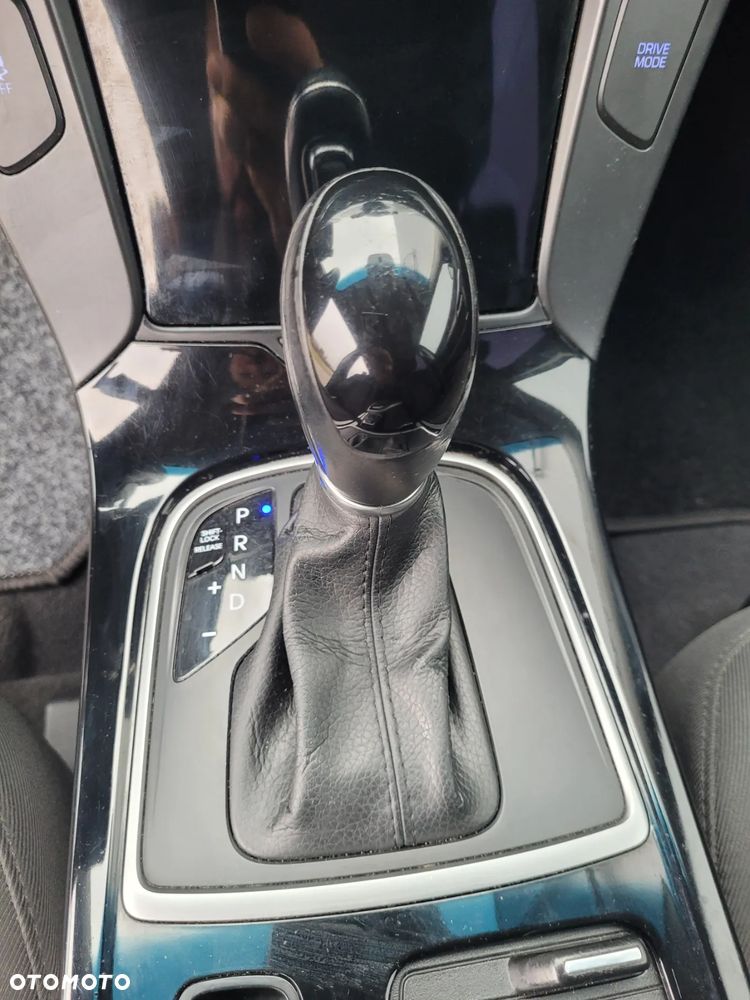 Hyundai i40 i40cw 1.7 CRDi Automatik Fifa World Cup Edition Silver - 11