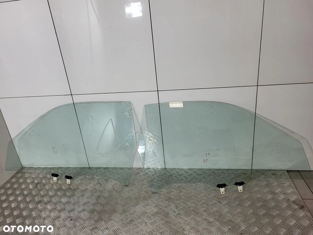 Suzuki Grand Vitara II Szyba Drzwi Przód Lewa Prawa 3D - 1