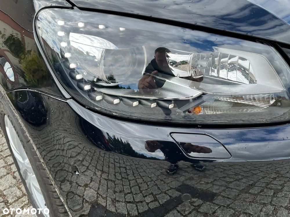 Volkswagen Touran 2.0 TDI DPF United - 3