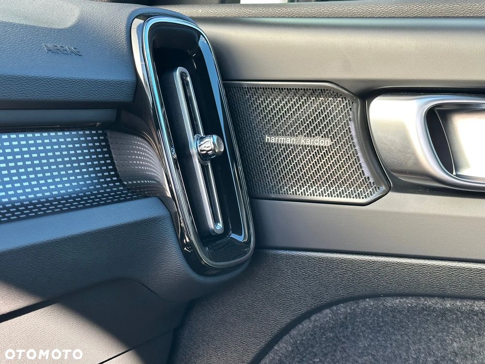 Volvo XC 40 B3 Plus Dark - 8