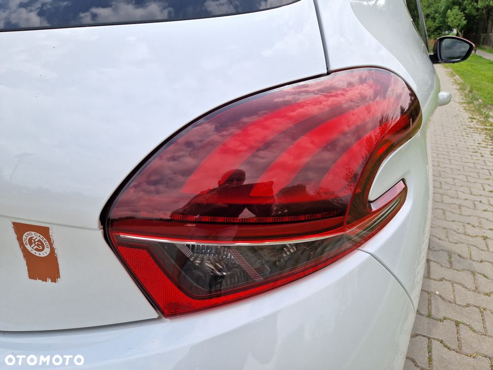 Peugeot 208 - 19