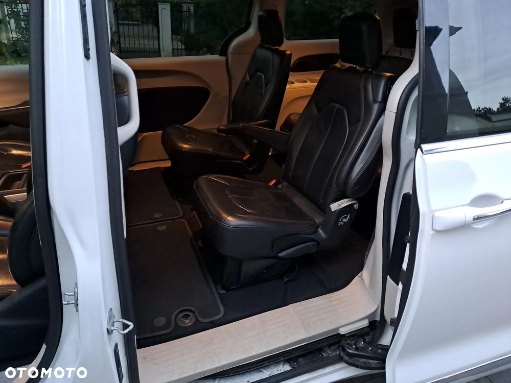 Chrysler Pacifica - 7