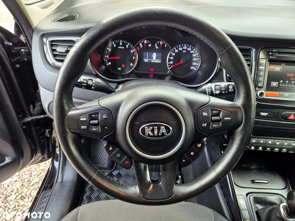Kia Carens 1.6 GDI Fifa World Cup Edition - 25