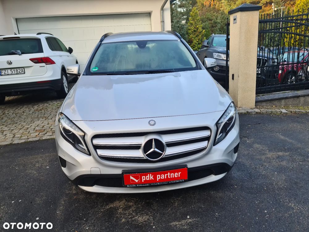 Mercedes-Benz GLA - 8