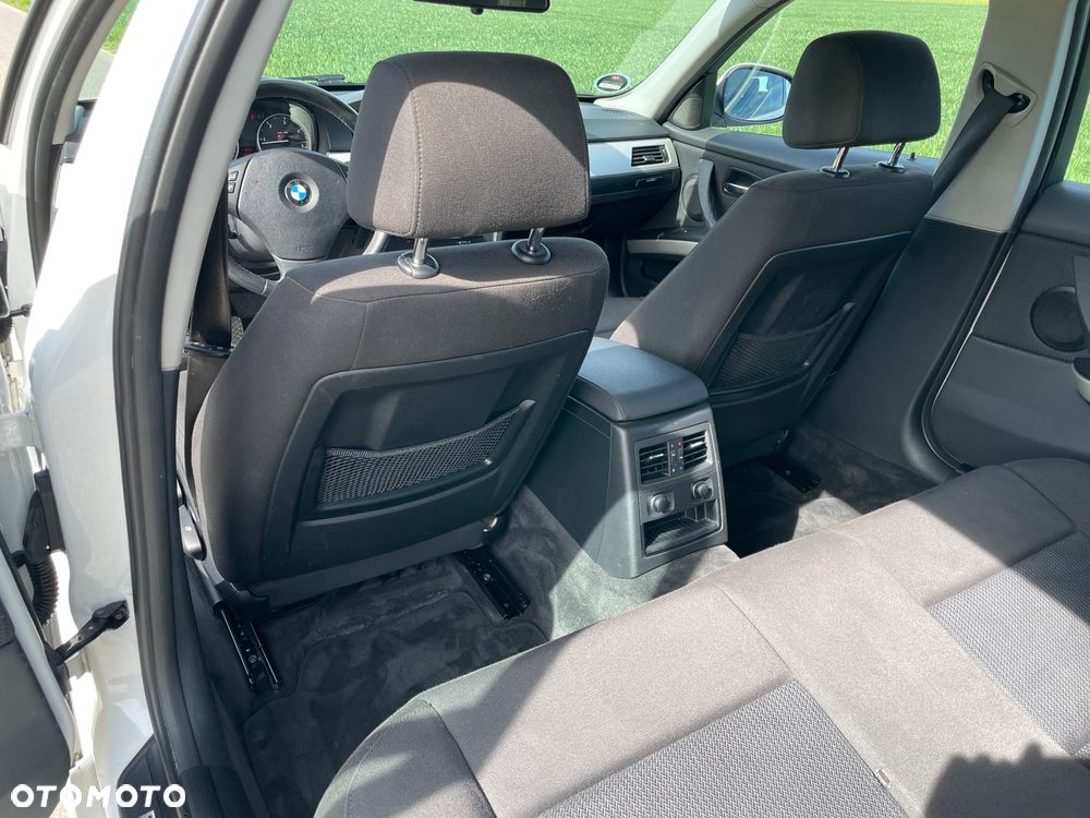 BMW Seria 3 320d xDrive DPF - 19