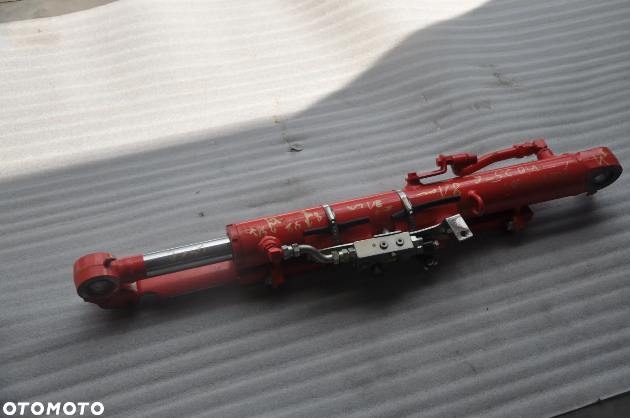 Siłownik hydrauliczny yanmar vio 25-6 - 1