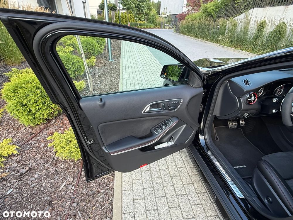 Mercedes-Benz GLA - 17