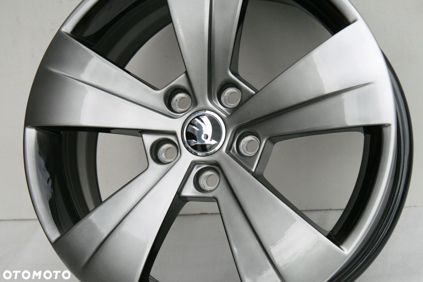 FELGI SKODA SUPERB OCTAVIA KAROQ KODIAQ SCOUT 17 OE 3V0601025AS ORYGINALNE - 1