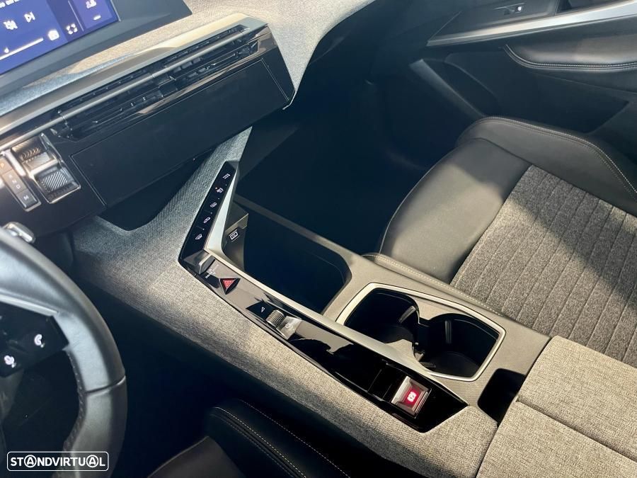 Peugeot 5008 1.2 Hybrid Allure e-DCS6 - 14