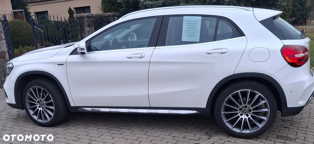Mercedes-Benz GLA 200 7G-DCT - 4