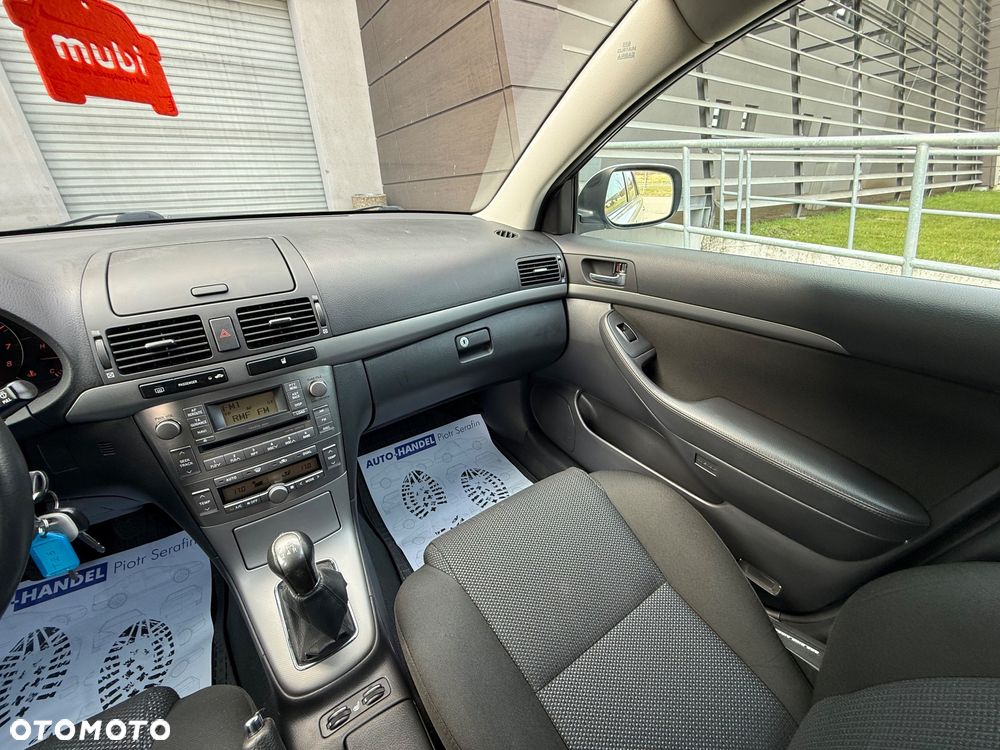 Toyota Avensis 1.8 VVT-i Combi - 20