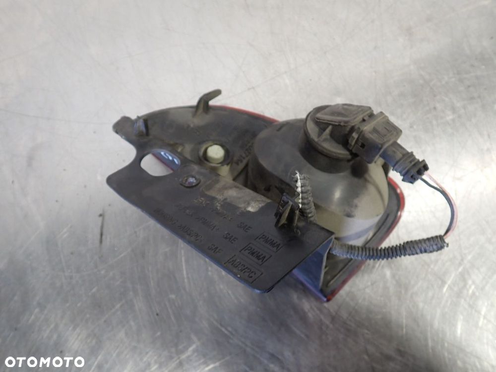 LAMPA PRZECIWMGIELNA PRAWY TYŁ RENAULT ESPACE 2.0 IV 8200027154 - 3
